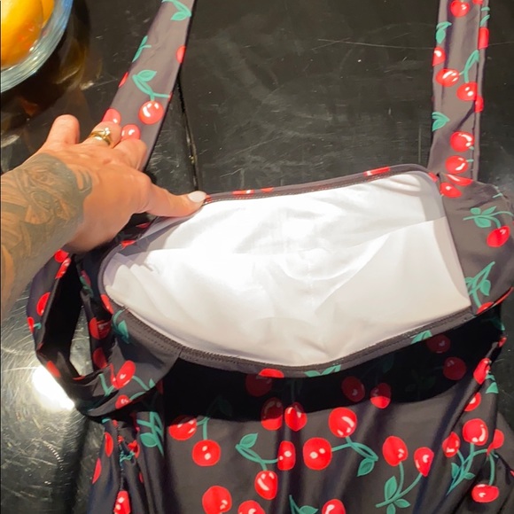 Pin-up cherries swimsuit - Picture 14 of 16